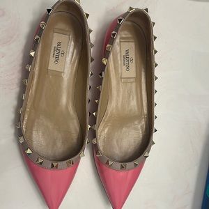 Valentino hot pink stud flats